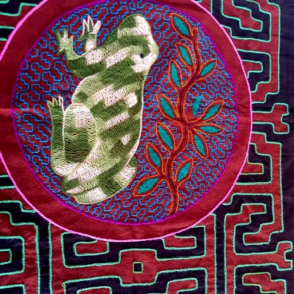 Sac brodé à la main avec fleur d'ayahuasca amazonienne